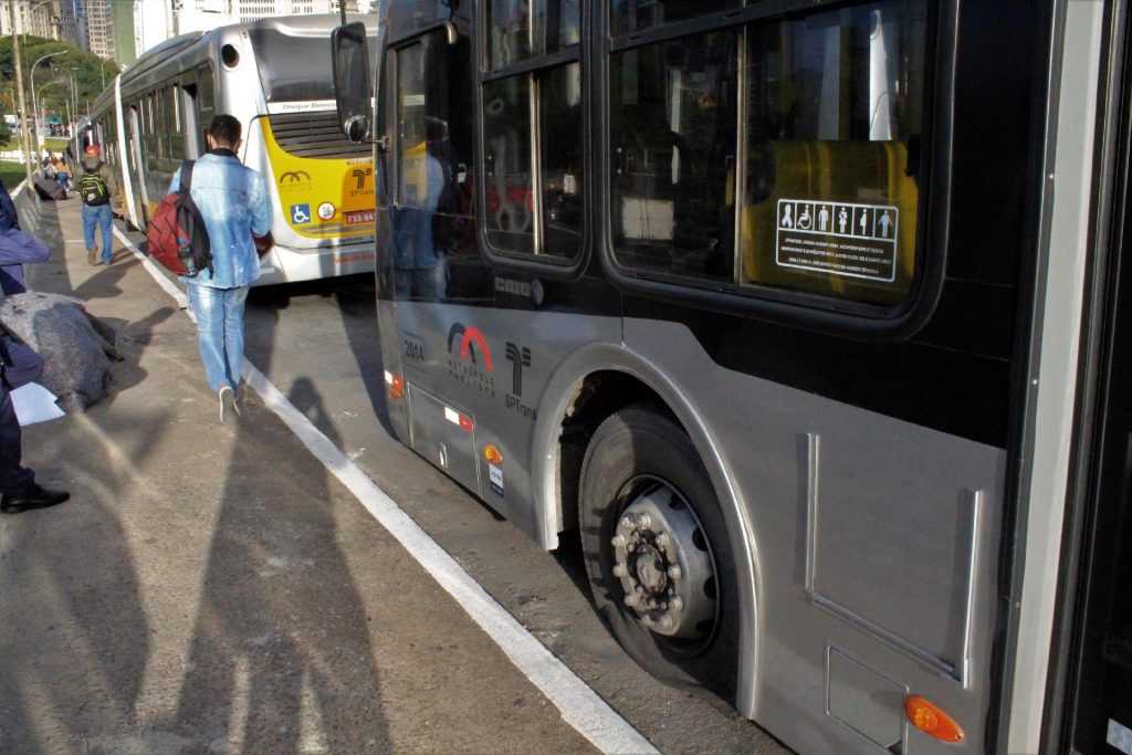 Polícia Civil intima ao menos 26 pessoas em investigações sobre vandalismo contra ônibus em terminais na capital paulista