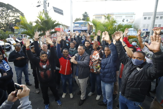 Por justiça, trabalhadores fazem protesto no Terminal Campo Limpo