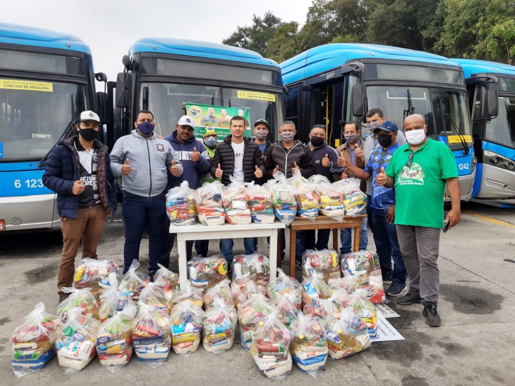 Mais de 600 kilos de alimentos foram arrecadados em campanha de arrecadação na Viação Grajaú