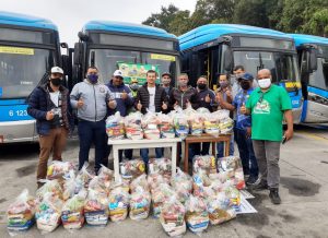 Mais de 600 kilos de alimentos foram arrecadados em campanha de arrecadação na Viação Grajaú