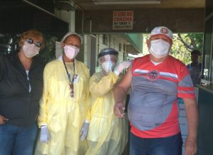 Trabalhadores da Ambiental são vacinados contra a gripe na garagem
