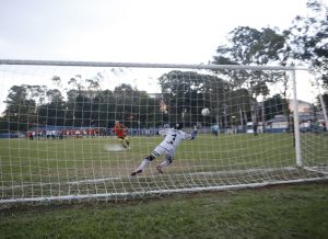 Nos pênaltis, AE Carvalho vai à semifinal do Campeonato de  Futebol dos Condutores