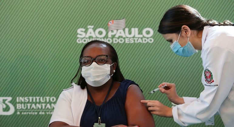 ANVISA aprova uso emergencial das vacinas CoronaVac e AstraZeneca no Brasil