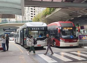 Prefeitura confirma redução de quase mil ônibus a partir de amanhã (25) e critica posição do Sindmotoristas