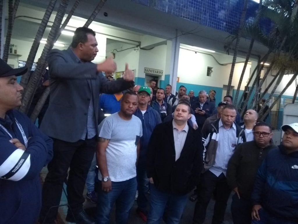 Presidente do Sindmotoristas faz visita aos trabalhadores da Metrópole Itaim
