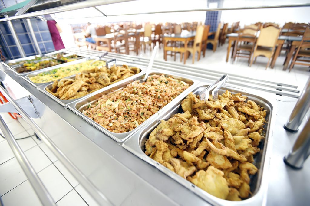 Restaurante da Colônia de Férias de Praia Grande oferece uma variedade de pratos e preços convidativos para associados e convidados