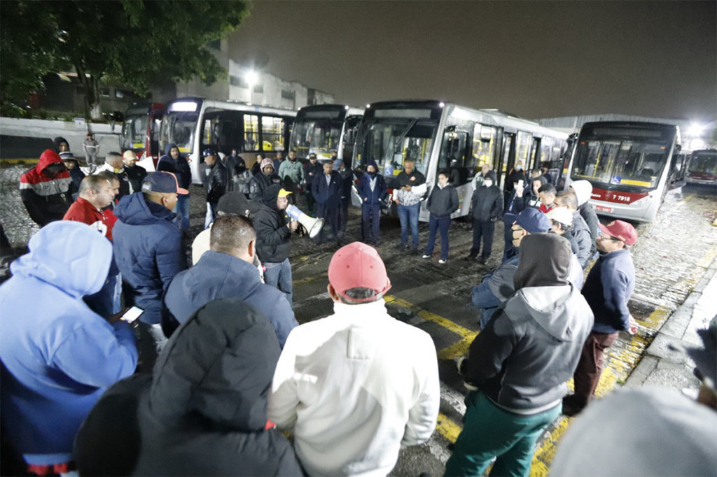 Condutores suspendem manifestações após pedido para retorno das negociações da PLR