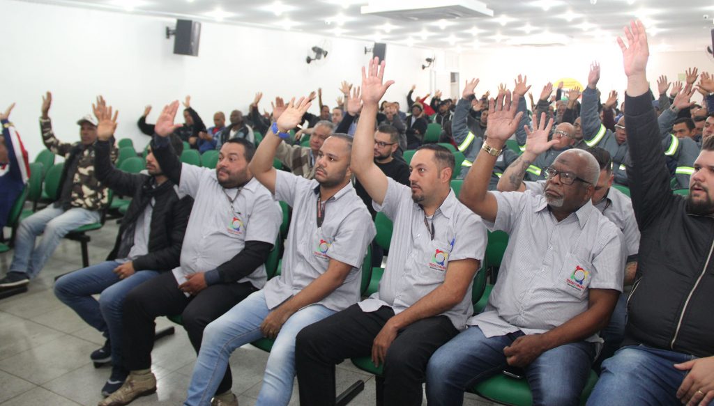 Trabalhadores das ex-cooperativas aprovam acordo coletivo