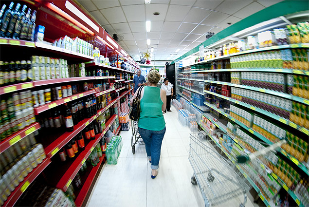 Alimentos e bebidas elevam a inflação