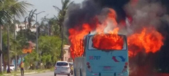 Ataques a ônibus em BH e arrastões em Curitiba: a dura rotina do transporte público em duas capitais brasileiras
