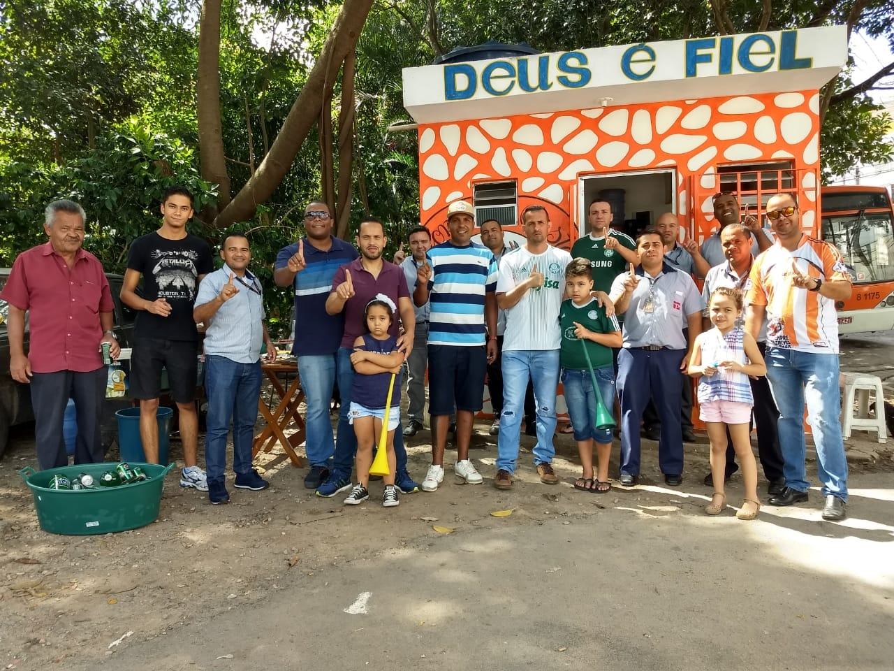 Dirigentes do SINDMOTORISTAS fazem reforma de  banheiro e guarita do Guaraú