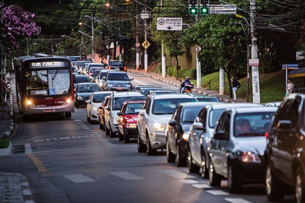 Prefeitura de São Paulo pode liberar faixa de ônibus da Giovanni Gronchi para carros