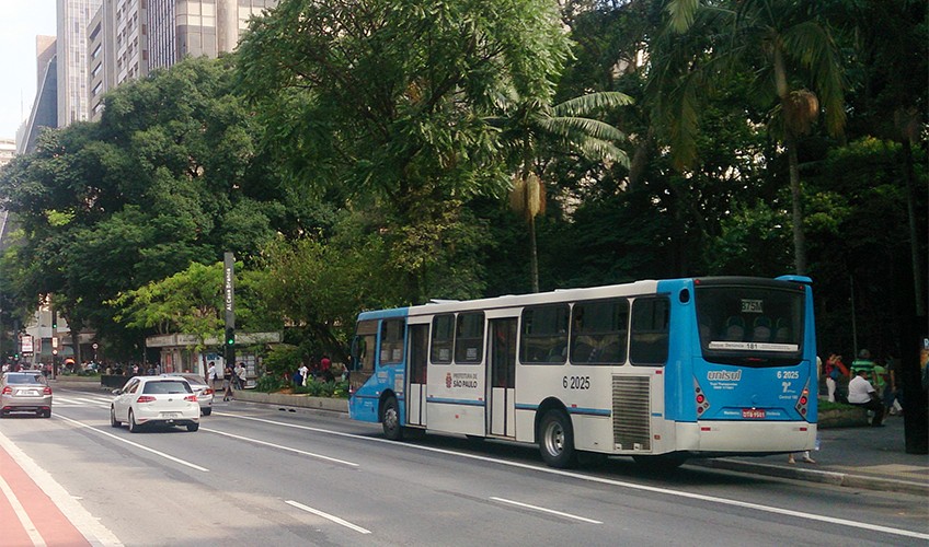 São Paulo recebe quase três quilômetros de faixas de ônibus nesta segunda-feira