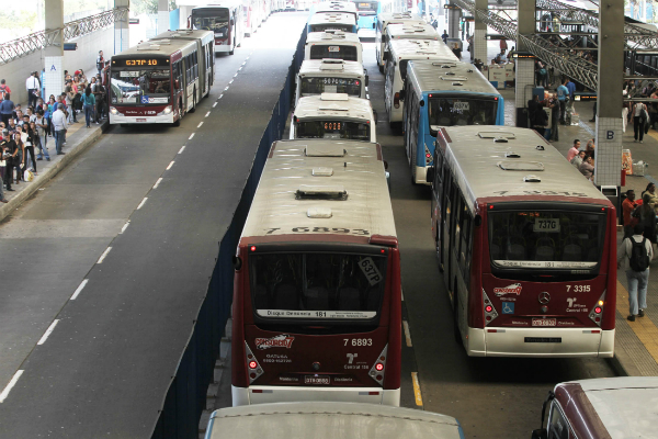 Sem licitação, Doria renova contratos de ônibus por R$ 1,2 bilhão