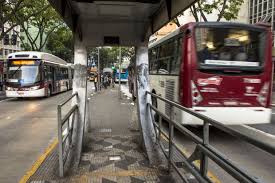 Velocidade dos ônibus nos corredores exclusivos sobe, mas está longe da meta