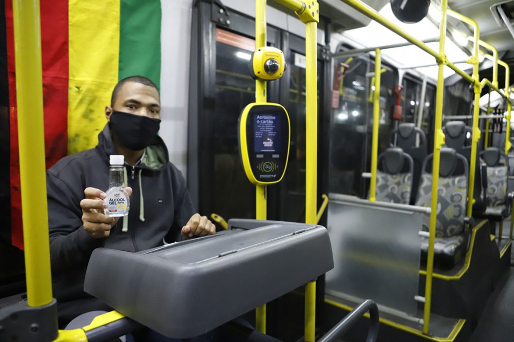 COVID 19: uso de máscara volta a ser obrigatório no ônibus, trem e metrô em São Paulo
